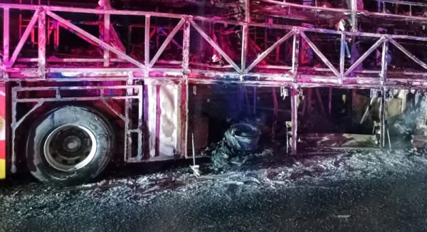 भारतको हैदराबादमा बसमा आगो लाग्दा १० जनाको मृत्यु