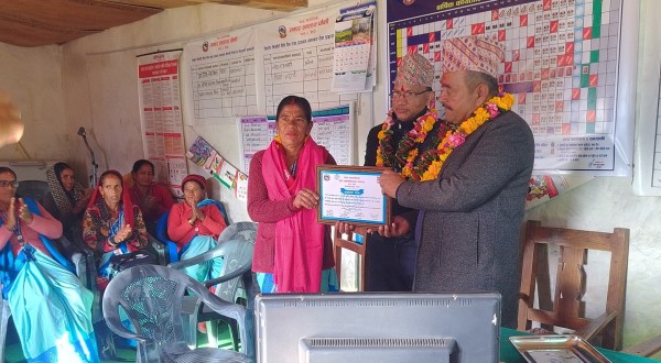 पाटन–१ का महिला स्वास्थ्य स्वयंसेविकाहरुलाई इन्डक्सन चुलो वितरण 