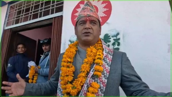 बैतडीमा नेकपा एमालेको तर्फबाट दामोदर भण्डारीको उम्मेदवारी दर्ता