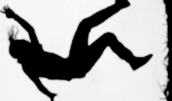 दार्चुलाको मार्मामा भीरबाट लडेर एक किशोरीको ज्यान गयो 