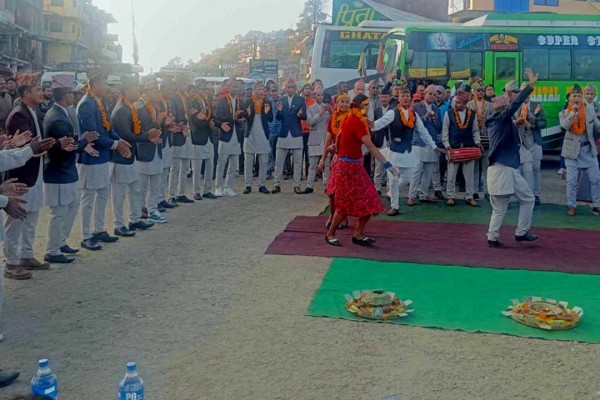 डडेल्धुरामा नेपाली सेनाको संस्कृति झल्किने देउसी –भैलो 