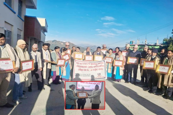 बैतडीमा उत्कृष्ट स्वास्थ्यकर्मी सम्मानित 