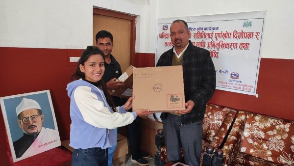 दनपाले स्वास्थ्यचौकीहरुलाई दियो ल्यापटप 