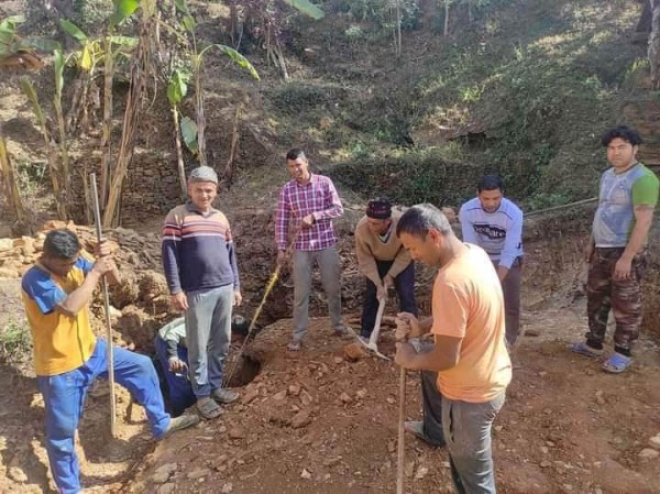 श्रमदानमा मन्दिरको भण्डार गृह निर्माण गरिँदै 