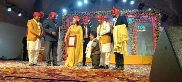 सामाजिक न्यायको क्षेत्रमा योगदान पुर्याएका बैतडीका भट्टलाई उत्कृष्ट युवा पुरस्कार 