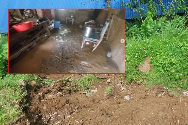 पहिरोले सुर्नया–७ को वडा कार्यालय र भुवनेश्वर माविको भवन जोखिममा