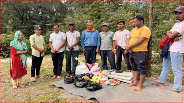 बैतडीको पत्ताल भुमेश्वर धाममा तपस्यारत देवीमाँलाई खाद्यान्न हस्तान्तरण