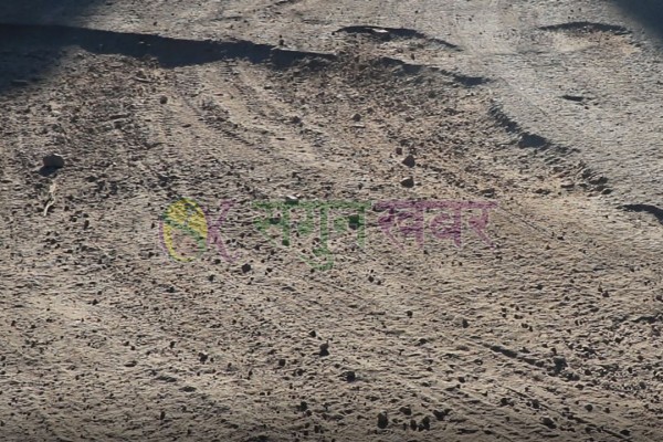 बैतडीमा सडक मर्मतमा चरम लापरवाही, महिना दिनमै उप्किन्छ ‘पिच’