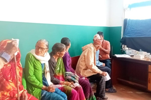 बैतडी अस्पतालमा आँखा शिविर सञ्चालन, पहिलो दिन ८५ जनाको शल्यक्रिया गरियो 