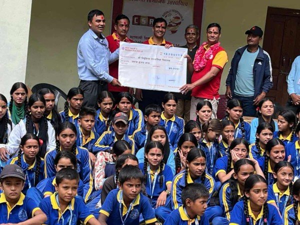 सिद्धेश्वर मावि मेलचौराको शौचालय निर्माणमा महालक्ष्मी विकास बैंकको सहयोग 