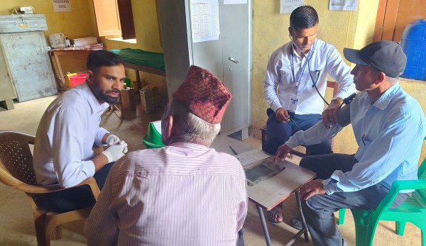 शिविरमार्फत आयुर्वेद सेवा दिँदै दशरथचन्द नगरपालिका