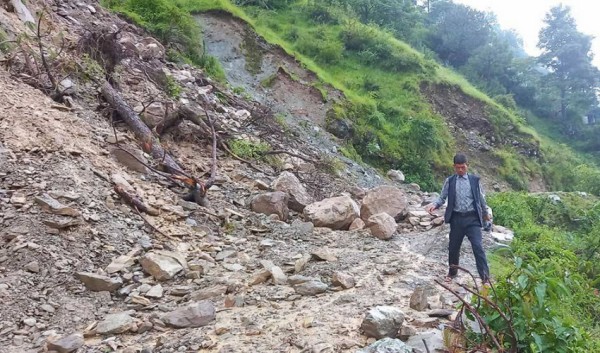 बैतडीको खोड्पेदेखि बझाङ जोड्ने जयपृथ्वी राजमार्ग अवरुद्ध