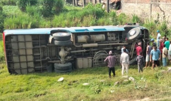 कञ्चनपुरमा बस दुर्घटना, एक जनाको मृत्यु 