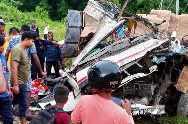बारा बस दुर्घटना : ज्यान गुमाएका १६ मध्ये १५ जनाकाे सनाखत