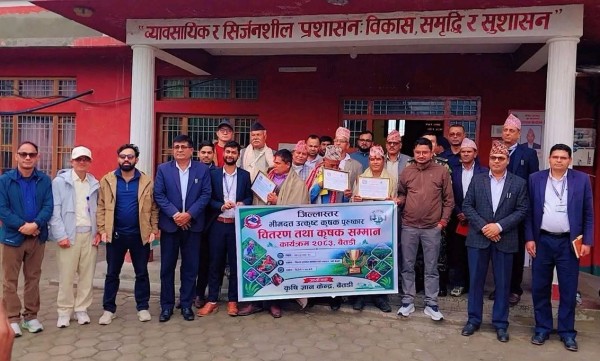बैतडीका तीन जना किसानलाई ‘भीमदत्त उत्कृष्ट कृषक’ पुरस्कार प्रदान 
