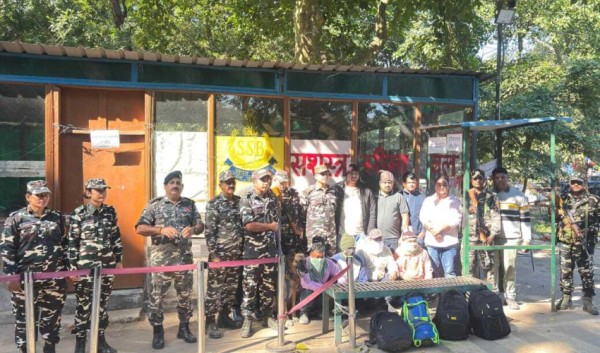 गौरीफन्टा नाकामा ५२ तोला सुन र ७८० ग्राम चाँदीसहित चार जना नेपाली पक्राउ