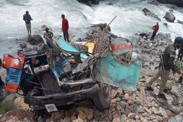 भारतको हिमाञ्चलमा सडक दुर्घटना, ६ प्रहरी अधिकारीको मृत्यु