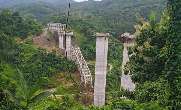 भारतको मिजोरममा निर्माणाधीन रेल्वे पुल भत्किँदा १७ जना मजदुरको मृत्यु 