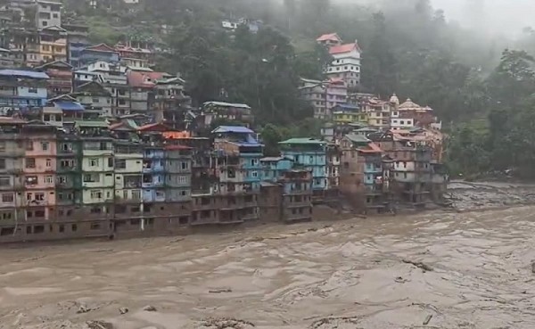 टिस्टा नदीमा आएको बाढीले भारतीय सेनाका २३ जवान बेपत्ता