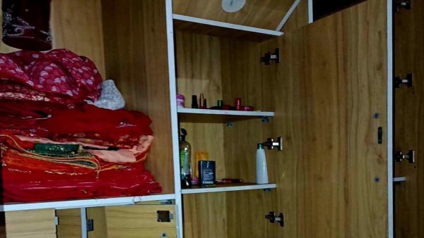 बैतडी घर भएका हरिमोहन भट्टको घरबाट ६ तोला सुन सहित नगद रकम चोरी