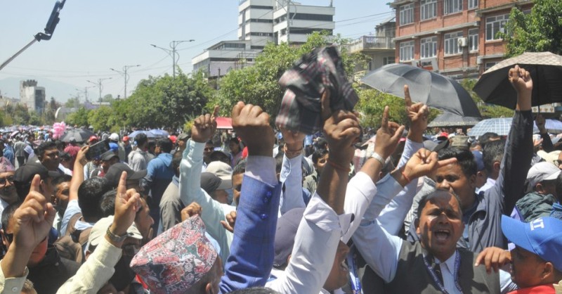 शिक्षक आन्दोलन : शिक्षकहरुबीच नै कुटाकुट 