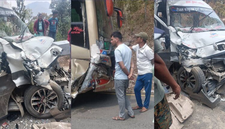 कैलालीको चुरेमा विद्युतीय हाइस र बस एकआपसमा ठोकिए, तीन जना घाइते