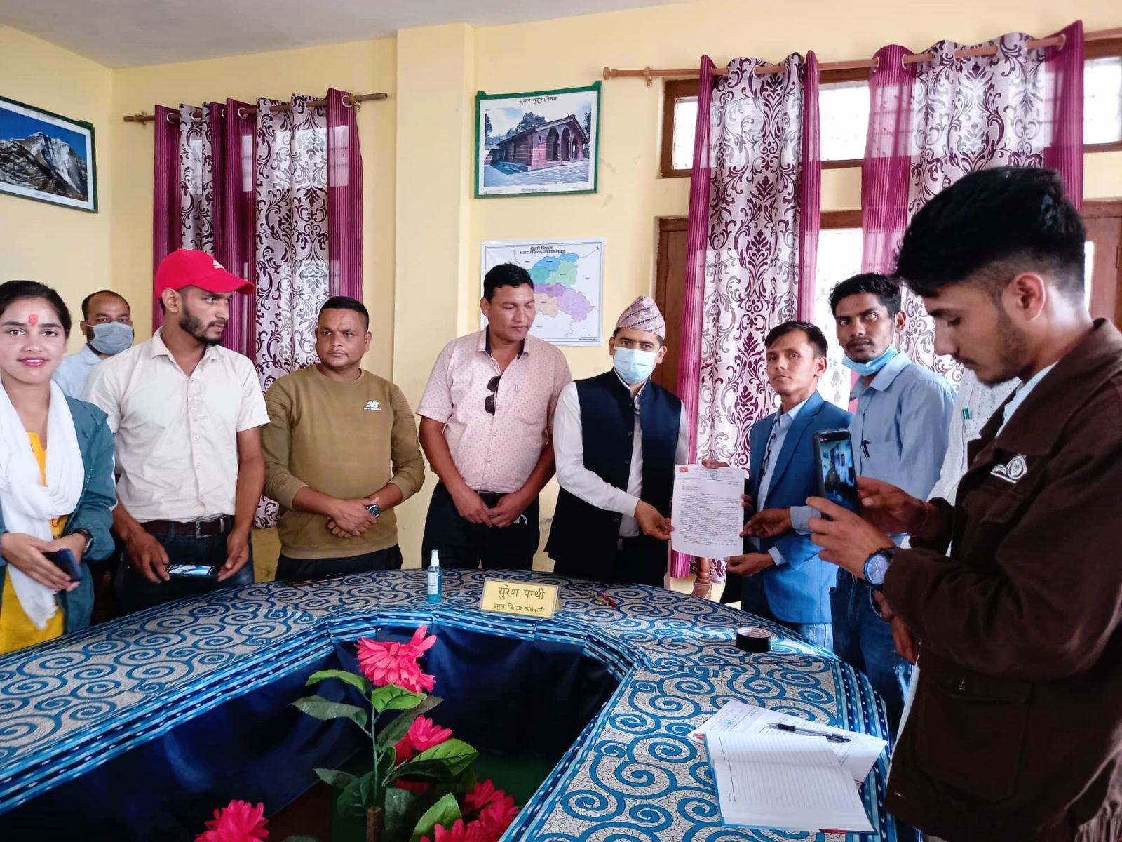 अनेरास्ववियुले बैतडी प्रशासनलाई बुझायो ११ बुँदे ज्ञापन पत्र 