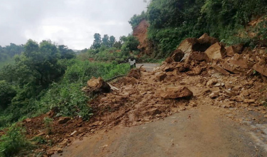 पहिरोले  अवरुद्ध सुदूरपश्चिमका  राजमार्ग सुचारु