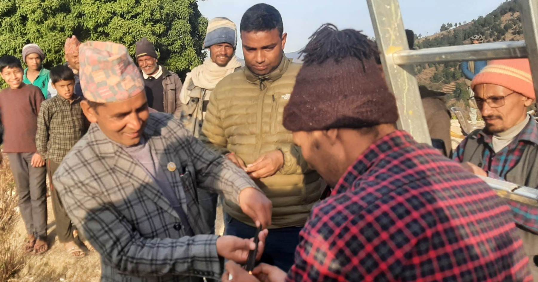 बैतडीको सुर्नया–६ धुलिधारमा बिजुली बल्यो 