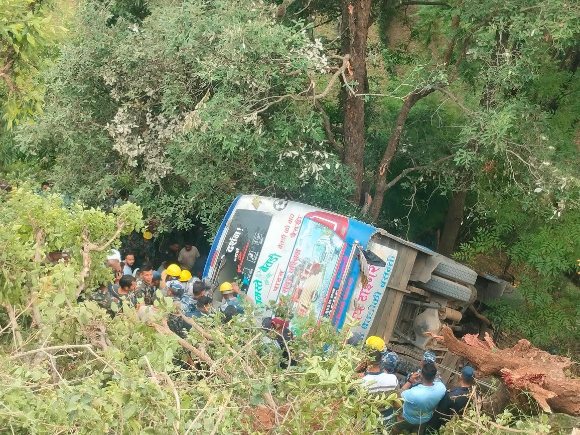 बैतडीको शाहीलेकमा बस दुर्घटना : नौ जना घाइते (अपडेट)  