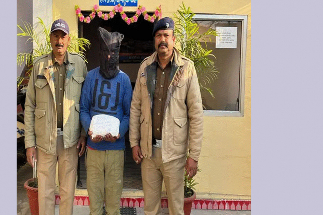 वनवासामा  चरेश सहित एक नेपाली पक्राउ 