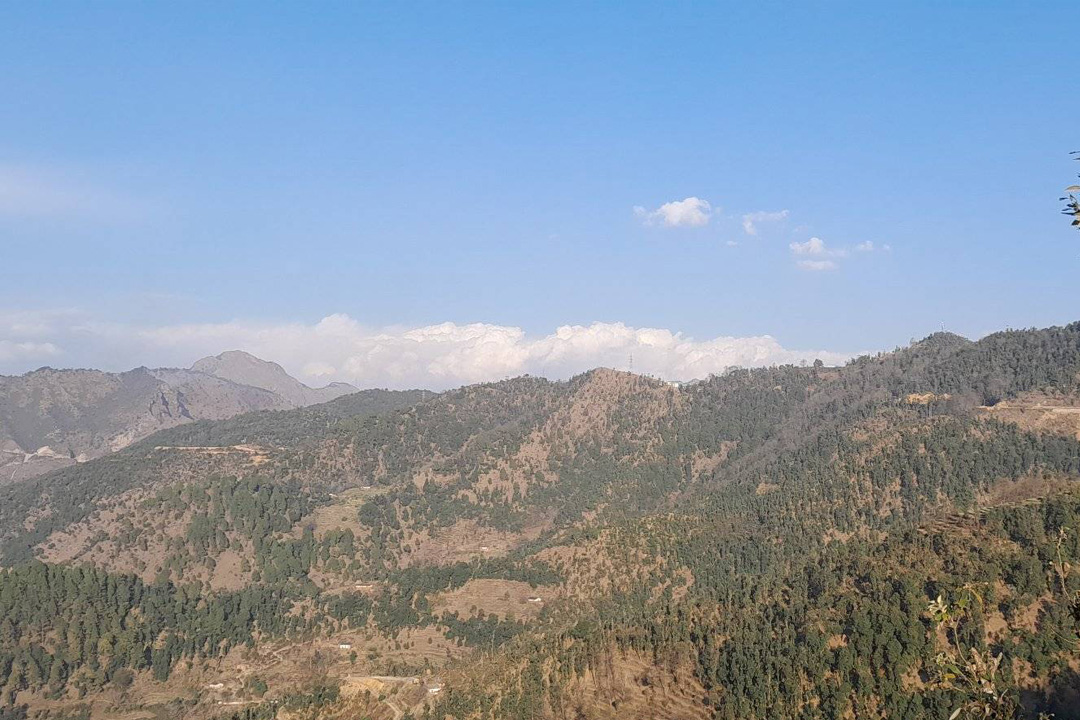 हिउँले सेताम्य हुने डाँडाहरुमा यो बर्ष हिउँ नै परेन