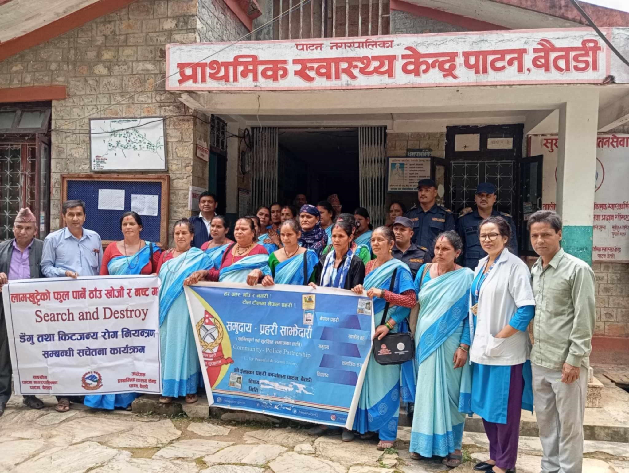 पाटनमा लामखुट्टेको लार्भा खोजी गरी नष्ट गरिँदै