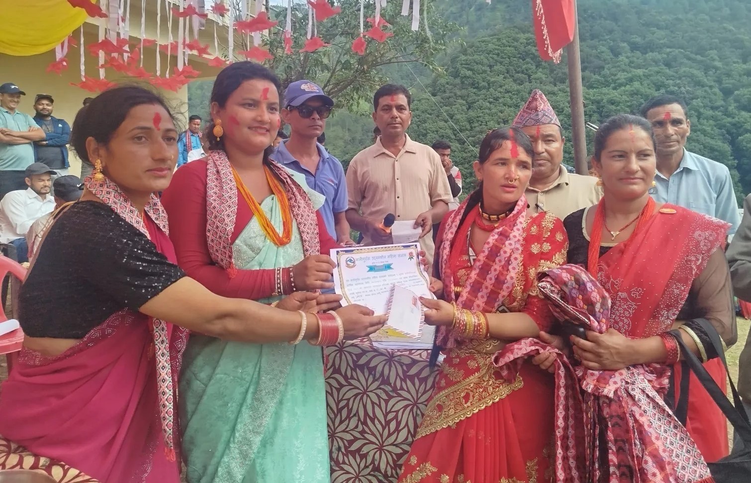 बैतडीको सुर्नयामा देउडा प्रतियोगिता : कमला साउँद उत्कृष्ट देउडीया