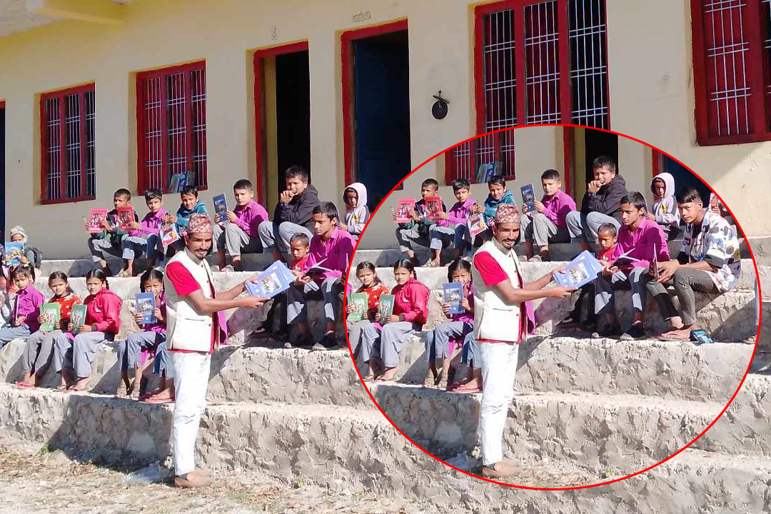 जन्मदिनको अवसरमा शैक्षिक सामग्री वितरण 