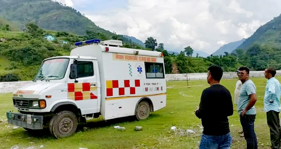 डिलाशैनी गाउँपालिकाको एम्बुलेन्सनै बिरामी