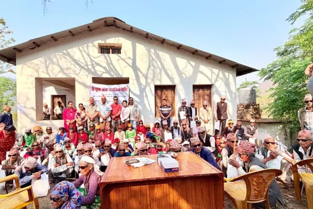 बैतडीको पुर्चौंडीमा आँखा शिविर : ७ सय बढीले सेवा लिए  