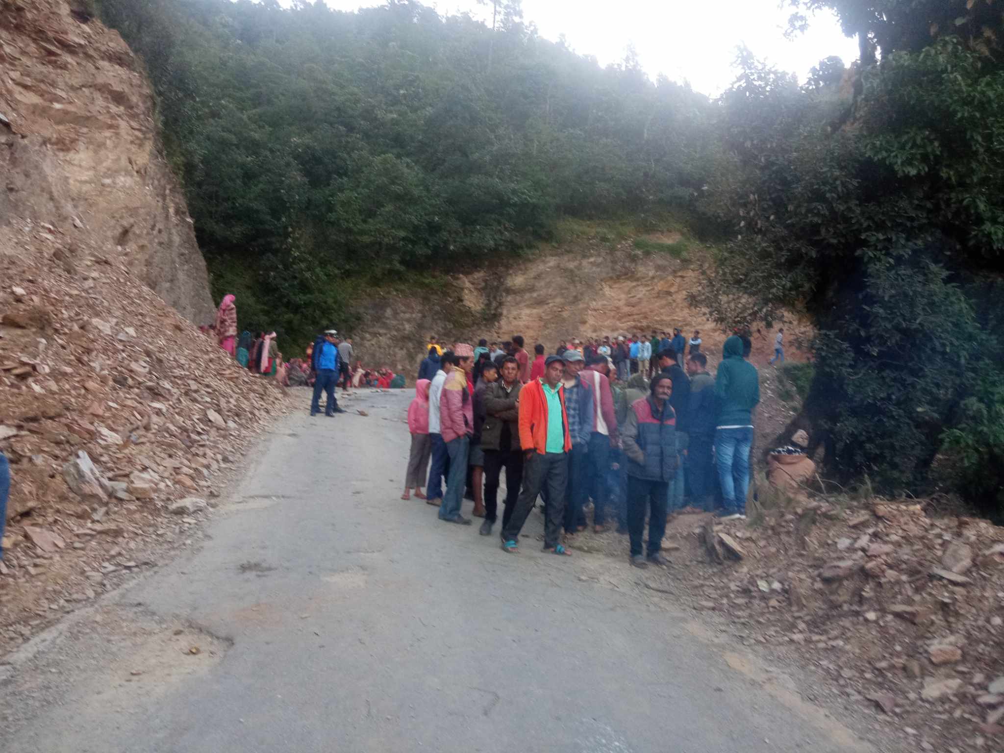 बैतडीमा सशस्त्र प्रहरी हवलदारलाई ठक्कर दिने बस र चालक प्रहरी नियन्त्रणमा