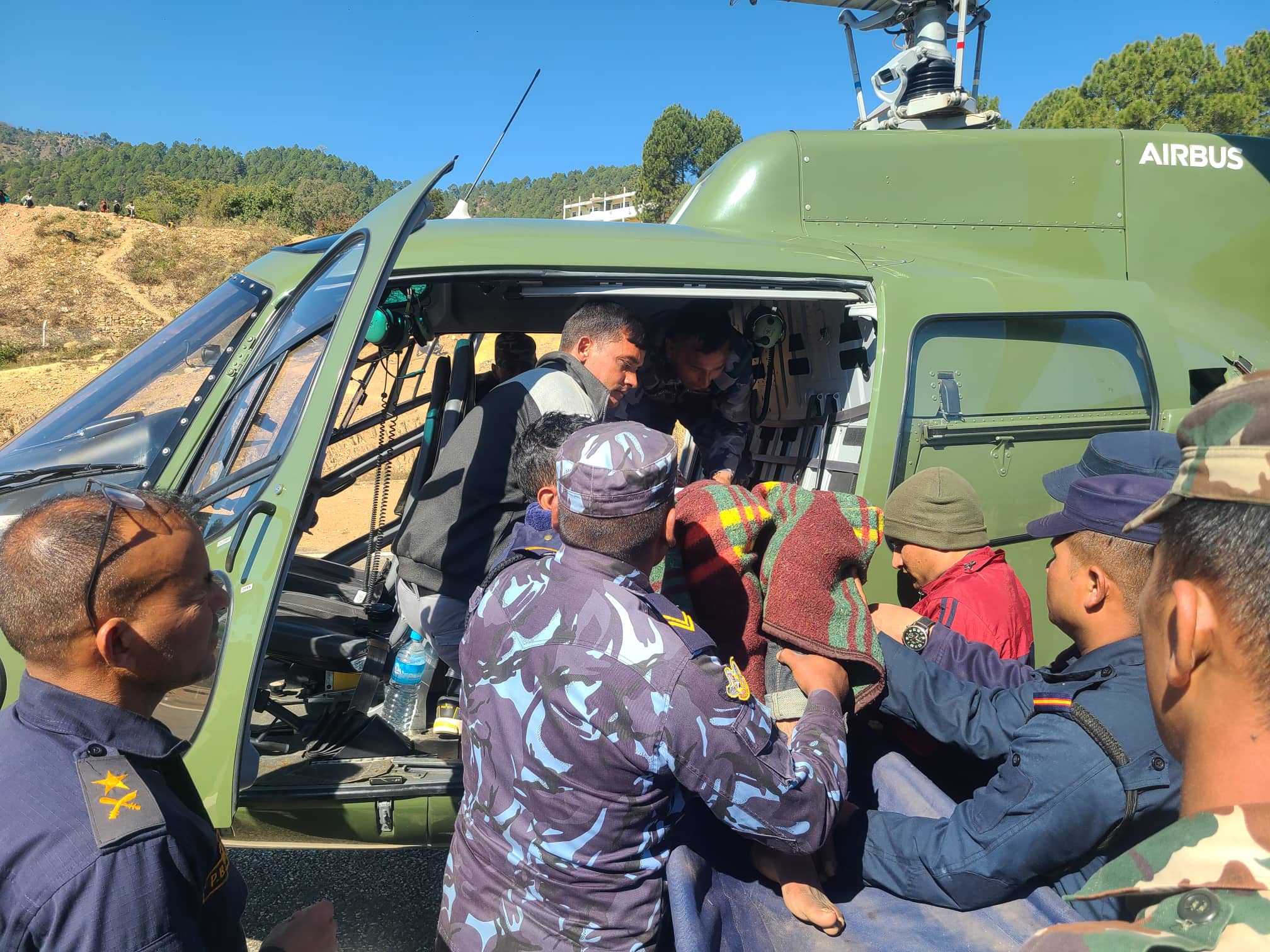 बैतडी दुर्घटना : घाइते थप तीन जनालाई हेलिकोप्टर मार्फत नेपालगञ्ज लगियो 