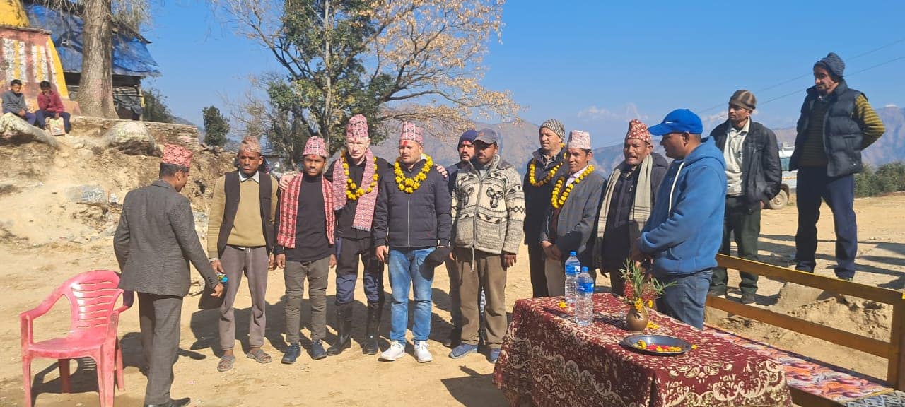 पाताल भुवनेश्वर गुफा भित्र पुगेर फर्कियो गुफा बिशेषज्ञसहितको टोली 