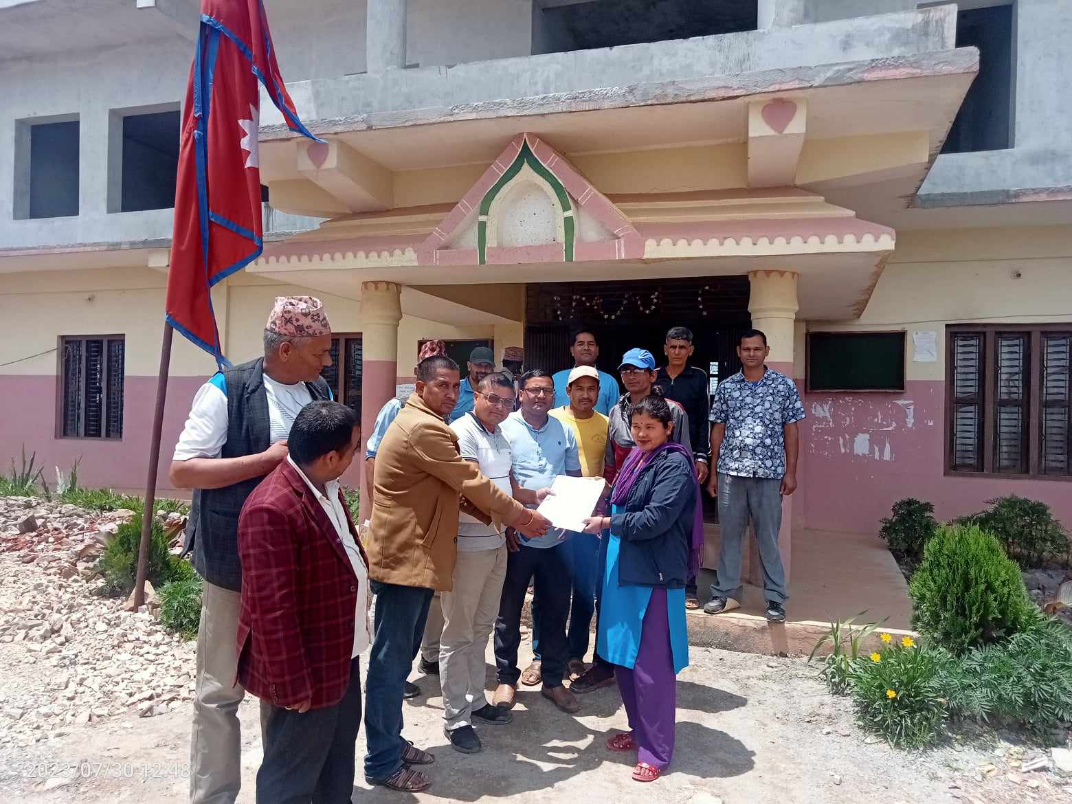 विद्युत विस्तारको माग गर्दै नगरपालिकालाई ज्ञापन पत्र 