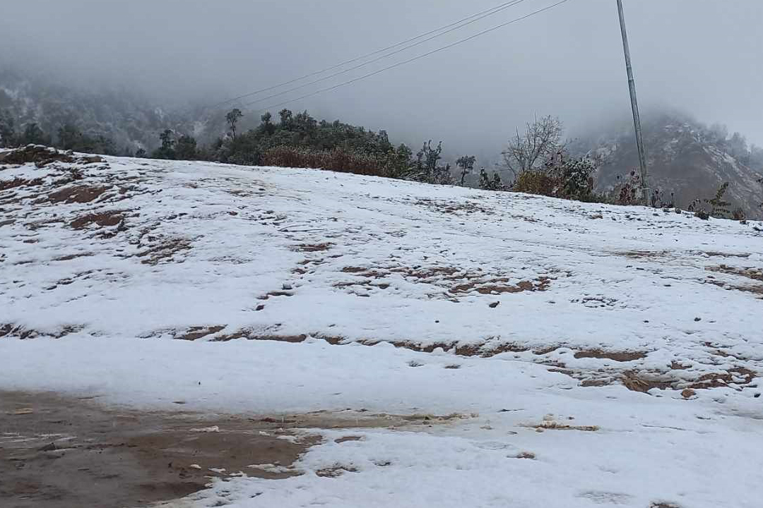 सुदूरपश्चिमका उच्च लेकाली क्षेत्रमा हिमपात 