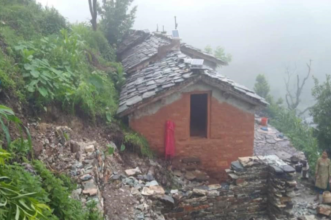बर्षाका कारण बैतडीका तीन घरमा क्षति