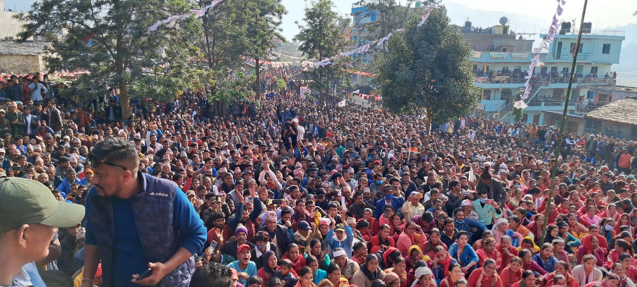 एमाले  अध्यक्ष ओली बैतडीमा   (फोटो  फिचर )