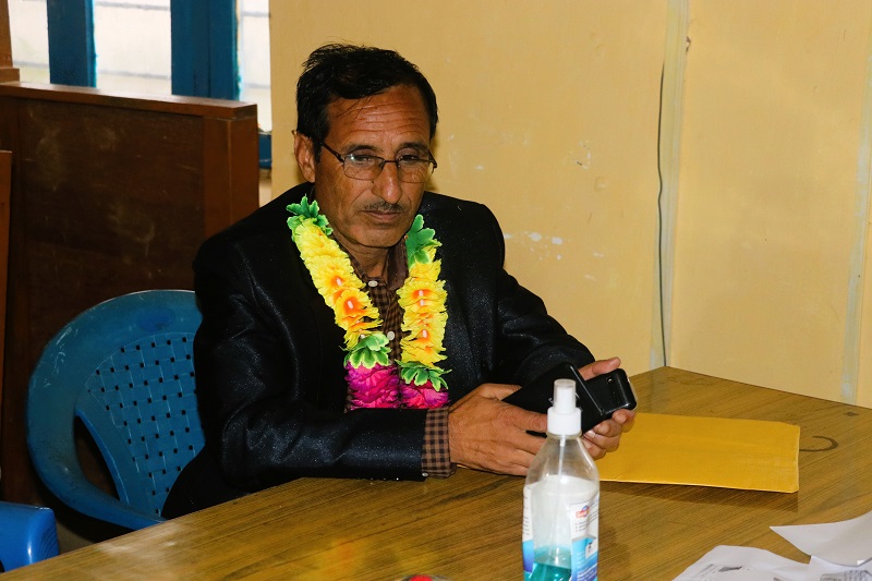 एस नेता विष्टले  गरे  बैतडी (क) बाट उम्मेदवारी दर्ता