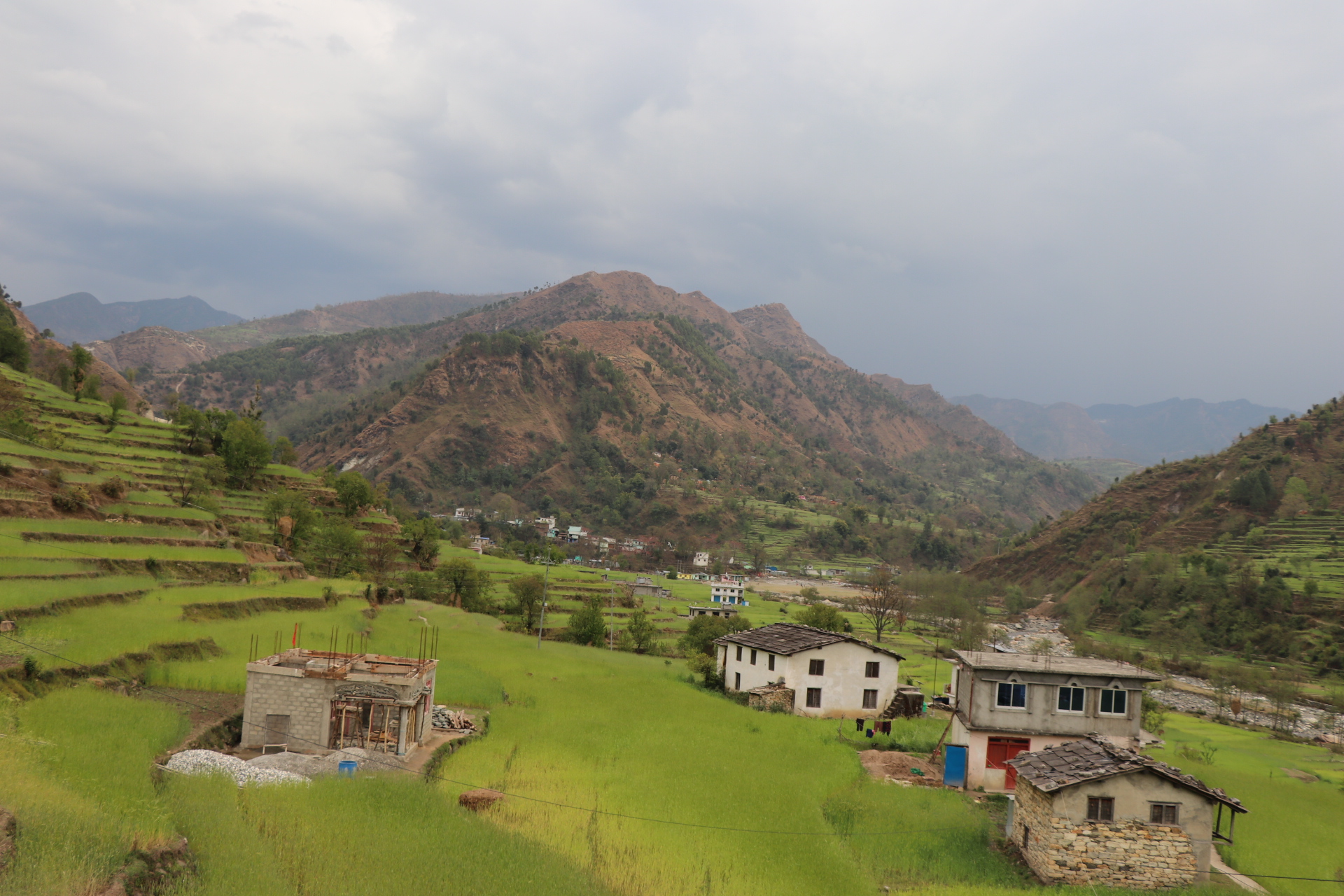 बैतडीको पुर्चौडीमा विद्युत सेवा अनियमित हुँदा उपभोक्ता आजित 