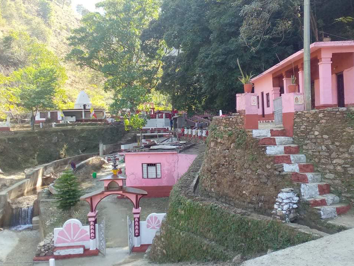 बैतडीमा महाशिवरात्रीको तयारी, ईश्वरीगंगा धाममा सरसफाइ 