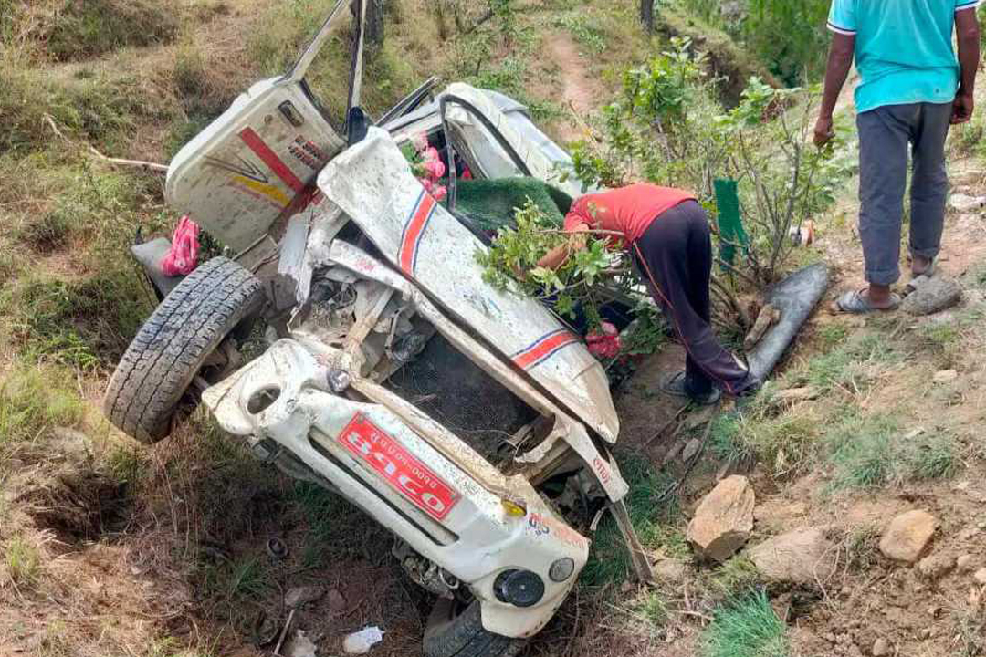बैतडीको शिवनाथमा जिप दुर्घटना, चालक घाइते