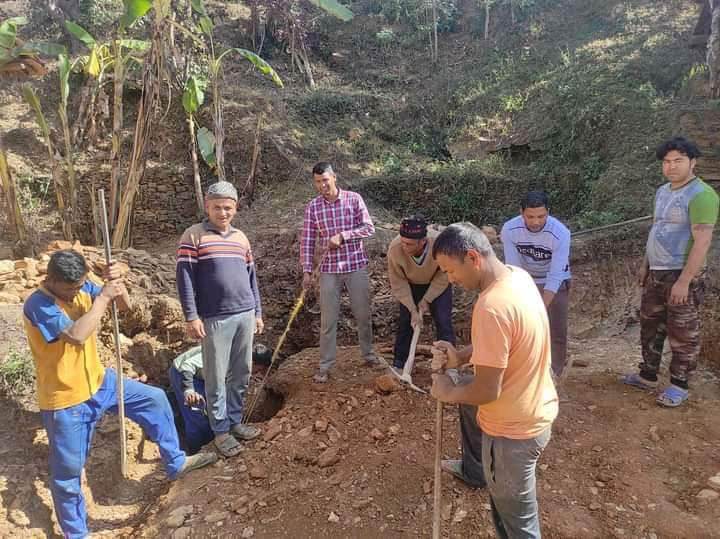 श्रमदानमा मन्दिरको भण्डार गृह निर्माण गरिँदै 