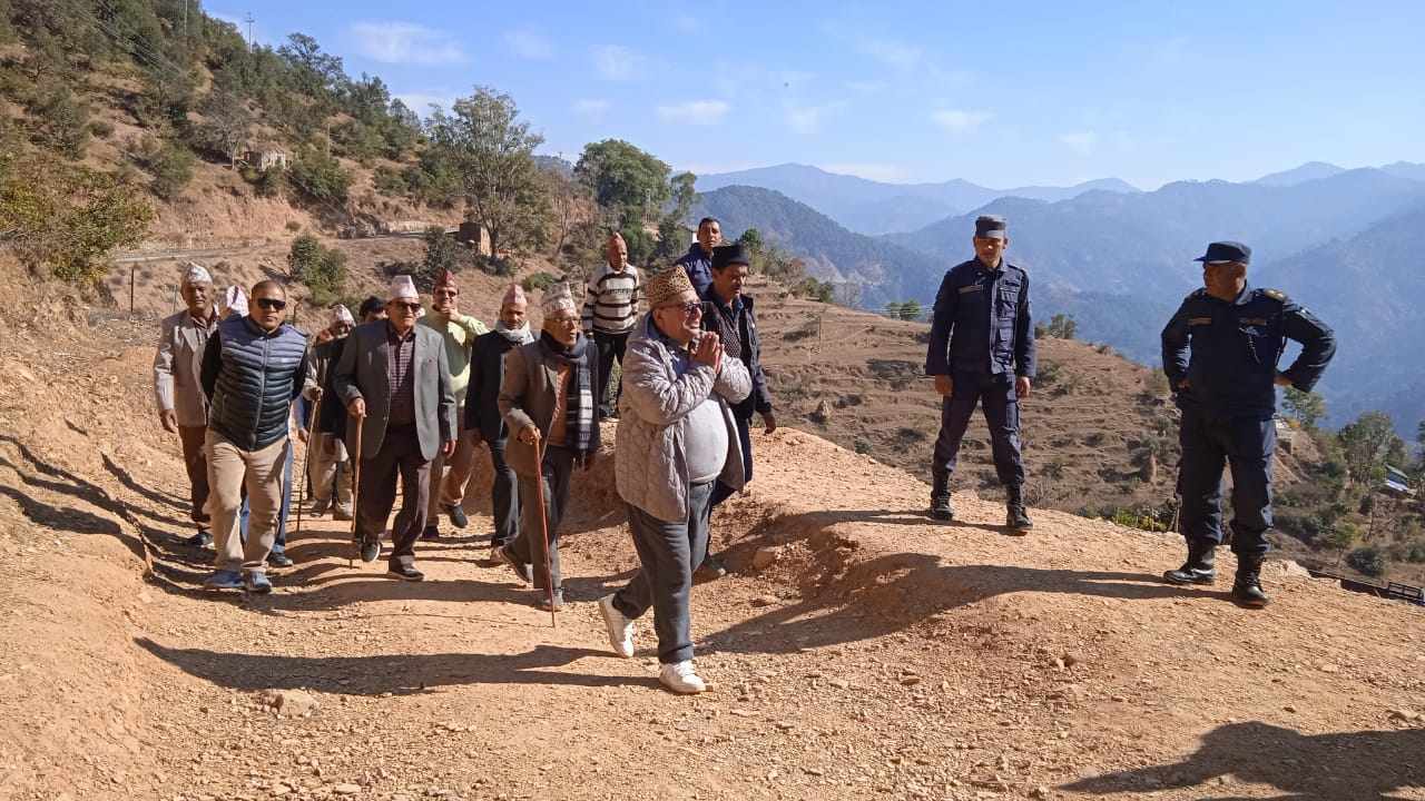 ग्रामीण सडक स्तरोन्नतीमा ध्यान दिन मन्त्री भट्टलाई स्थानीयहरुको आग्रह 